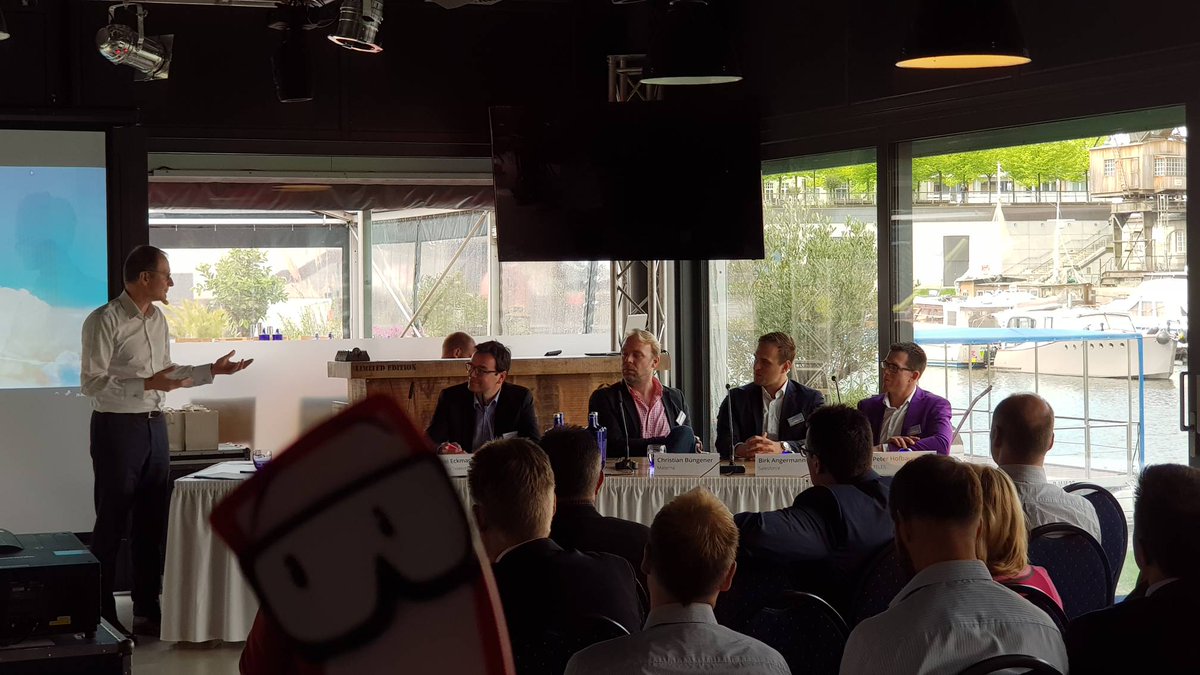 _Sammy_Smart's tweet photo. There's talk about cloud issues - and we're thankful that Daniel Eckmann (German Telecom), Christian Büngener (Materna), Birk Angermann (Salesforce), Peter Hofbauer (TELES) and Jens Böcker are doing this with us! #teles #lounge #paneldiscussion #greatinsights #lookintofuture https://t.co/HWIMkhDXcZ