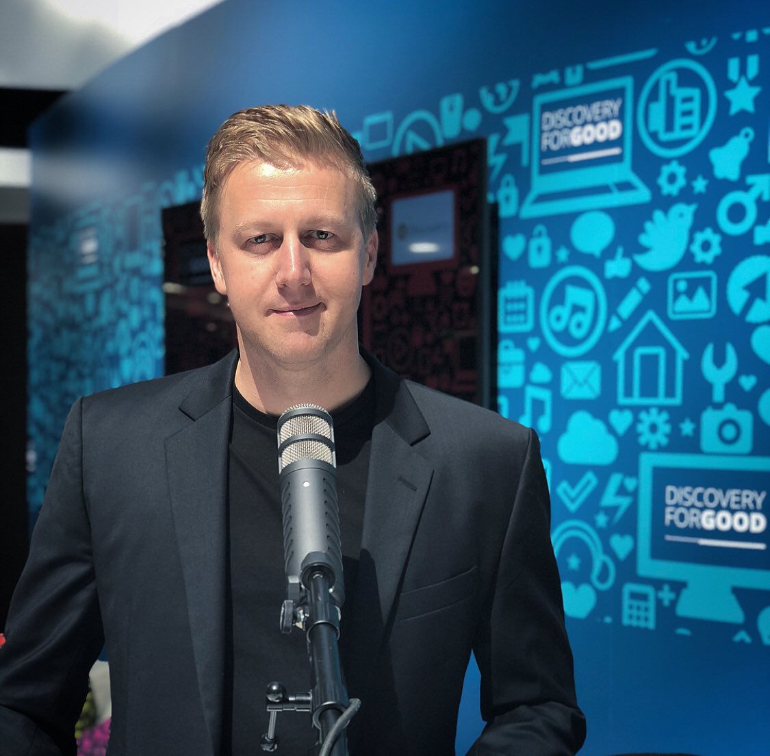 InfluencdA's tweet photo. @GarethCliff ready to interview the Icon Adrian Gore at the Launch @Discovery_SA #1DP Live π» Amazing initiative π― #RevolveTalent #ConnectingTalentToBrands https://t.co/8x27viclPt