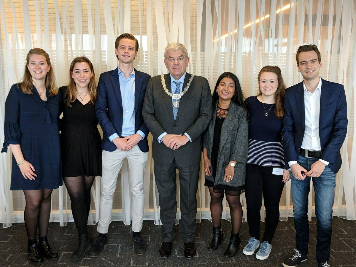 🌟Hoog overleg gehad met burgemeester Jan van Zanen over de UIT2018 🌟
<a href="/gemeenteutrecht/">Gemeente Utrecht</a> #UITERAARD #UTRECHT #janvanzanen #bijzonderbezoek #UIT2018