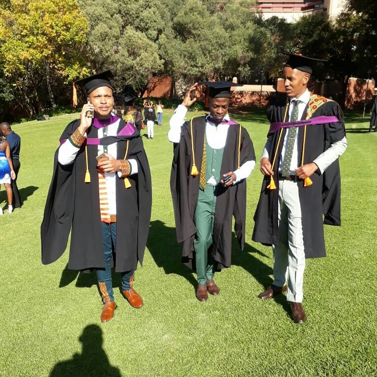 repheus4's tweet photo. #UJGraduations2018 #secondgrad https://t.co/vsYICAroey