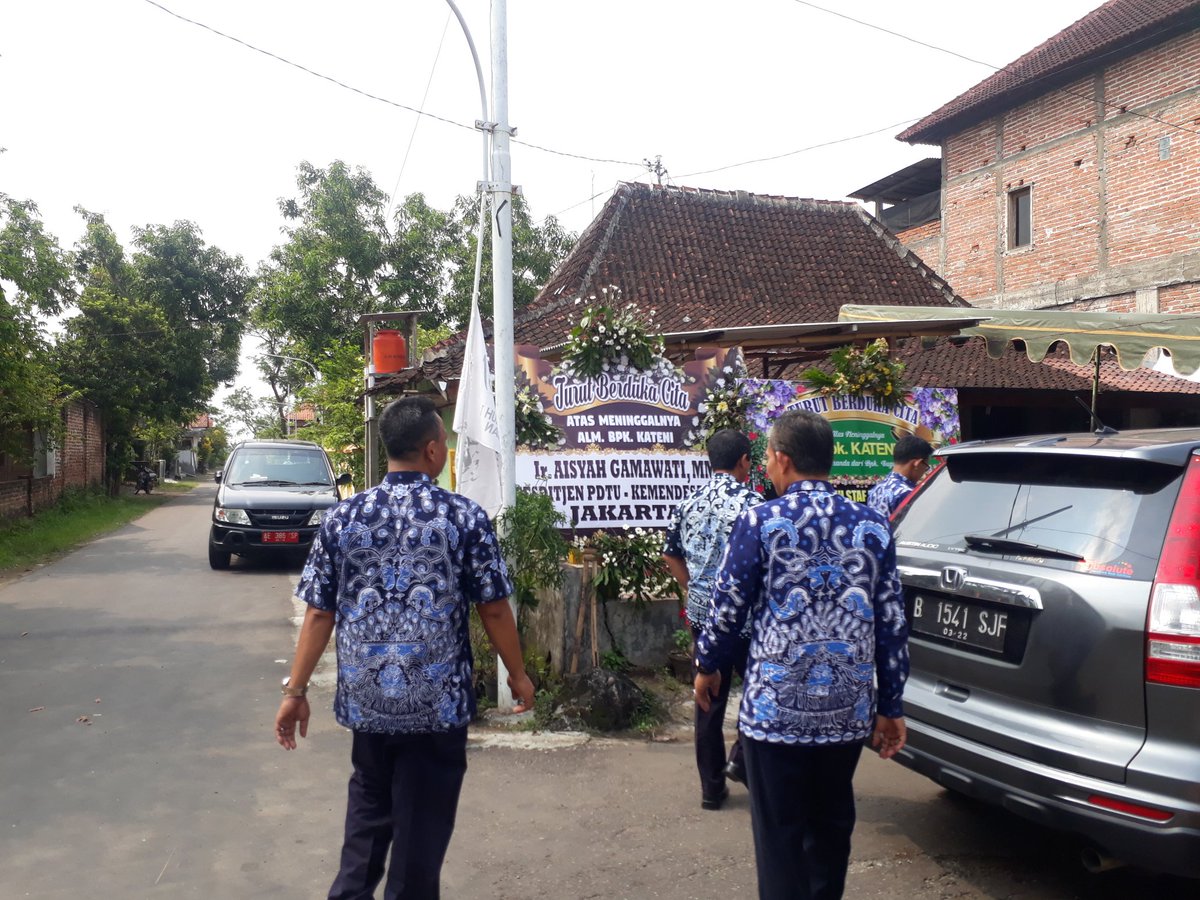 Semoga Alm.Mbah Kateni semua amal ibadah beliau diterima Allah Subhanahu wata'alla dan ditempatkan yg baik disisi-Nya Aamiin...
<a href="/jokowi/">Joko Widodo</a>
<a href="/AhmadErani/">Ahmad Erani Yustika</a> 
<a href="/P3MDPONOROGO/">P3MD_PONOROGO</a> 
<a href="/EkoSandjojo/">Eko P. Sandjojo</a> 
@TaufikMadjid_ID