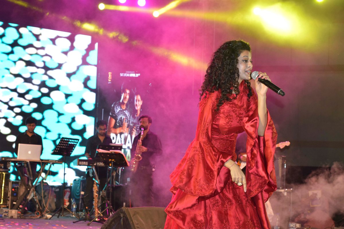 GriebsMedia's tweet photo. More glimpses from #DilSeDilTak Bangalore!

@palakmuchhal3 @Palash_Muchhal @PMCBangalore  @RadioMirchi

#DilSeDilTakTour #PalakandPalaashLiveinBengaluru #PalakMuchhalLive #GriebsMedia #GriebsEvent #Sibling #SiblingLove https://t.co/5cZWgvvqE1