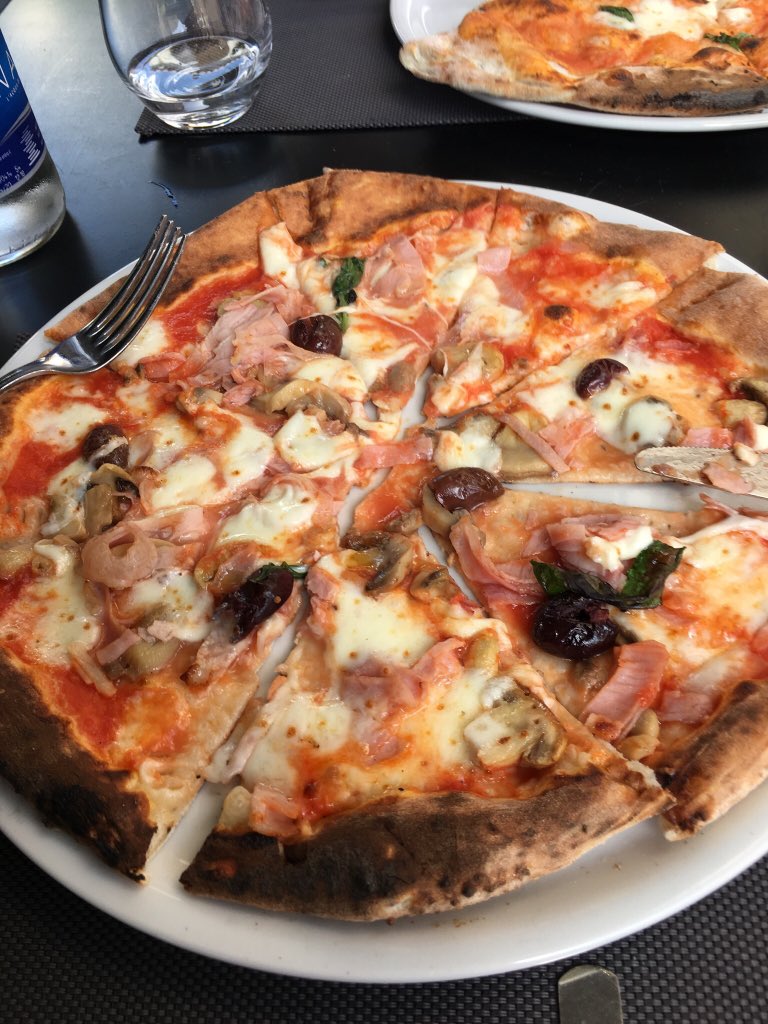 JoeCiocco's tweet photo. Traditional wood oven baked pizza and calzone in Capri https://t.co/fNEkHFQbF7