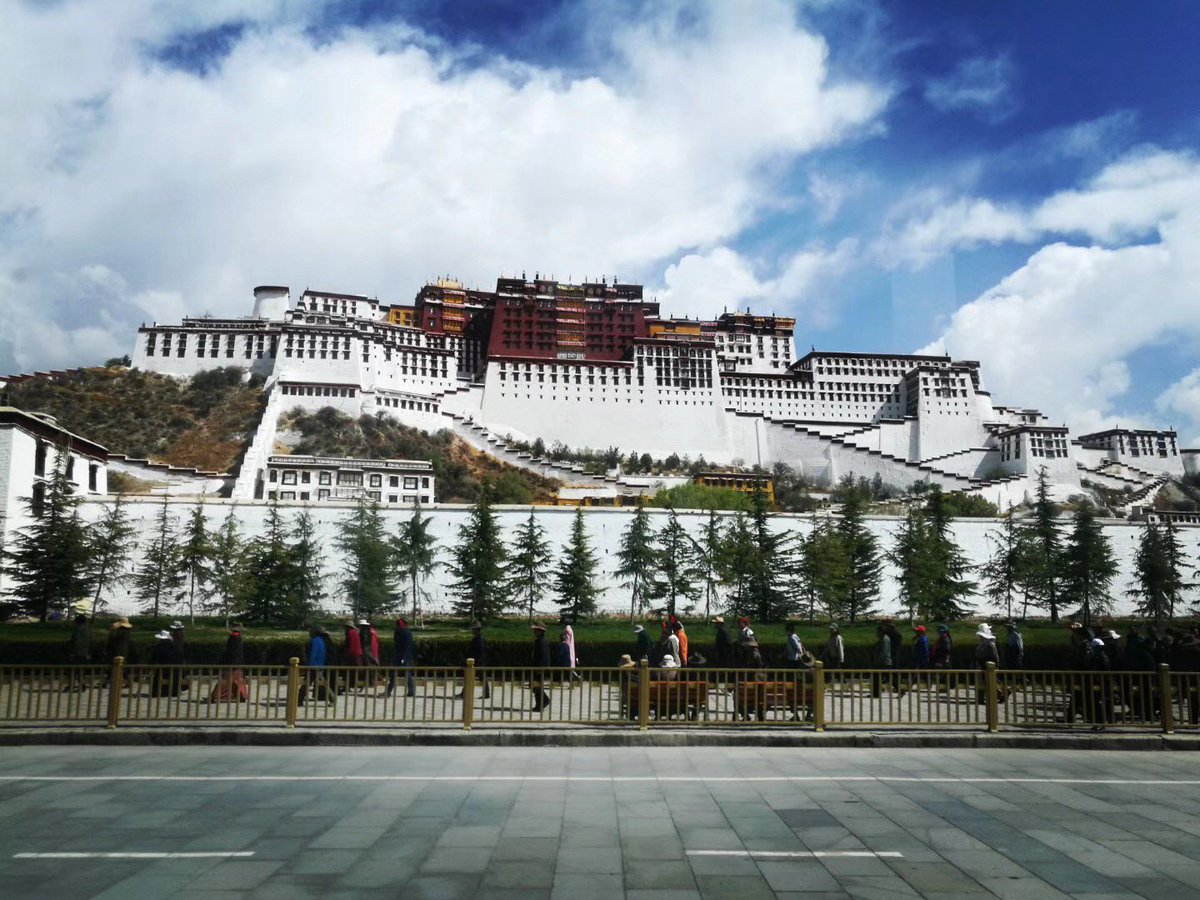 Carol_LiuMin's tweet photo. Potala Palace, my love . https://t.co/t1lDDpErlX