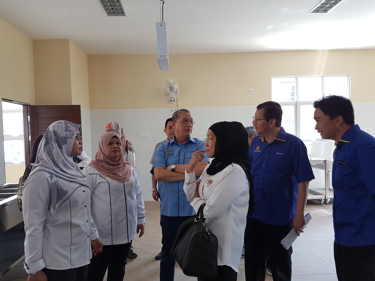 Kamaluddin Abdul Rashid (@arkamaluddin) on Twitter photo Program walkabout <a href="/PetraJayaMP/">Fadillah Yusof 🇲🇾</a> YB Menteri Kerja Raya ke projek Kampus Institut Kemajuan Desa (Infra) Cawangan Sarawak di Kota Samarahan. Institut ini apabila siap akan memberi kemudahan latihan kepada lebih 6,000 orang pemimpin tempatan. <a href="/JKRMalaysia/">JKR Malaysia</a> Program walkabout <a href="/PetraJayaMP/">Fadillah Yusof 🇲🇾</a> YB Menteri Kerja Raya ke projek Kampus Institut Kemajuan Desa (Infra) Cawangan Sarawak di Kota Samarahan. Institut ini apabila siap akan memberi kemudahan latihan kepada lebih 6,000 orang pemimpin tempatan. <a href="/JKRMalaysia/">JKR Malaysia</a>
