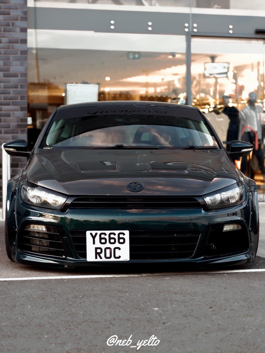 HRZNCC's tweet photo. @jordxgreen’s Rocco sitting pretty at Sundays #SHUTTERGANG meet in Enfield! 👀😈 📸; @HRZNCCBen https://t.co/VyAL9Ea1af