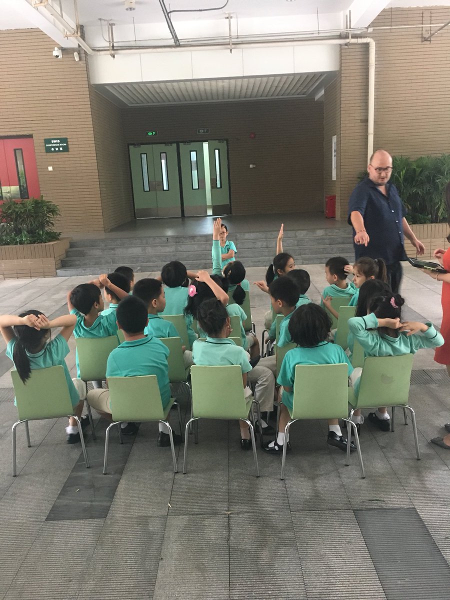 N_L_Campbell's tweet photo. Grade 1 students using #conceptbasedmath strategies to show arrays. #SWISroc @JenniferWathall https://t.co/xCg2gRx6Aj