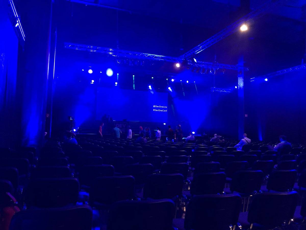 alpvie's tweet image. Noch 15 Minuten bis zum Start der @DevOneLinz #DevOneConf