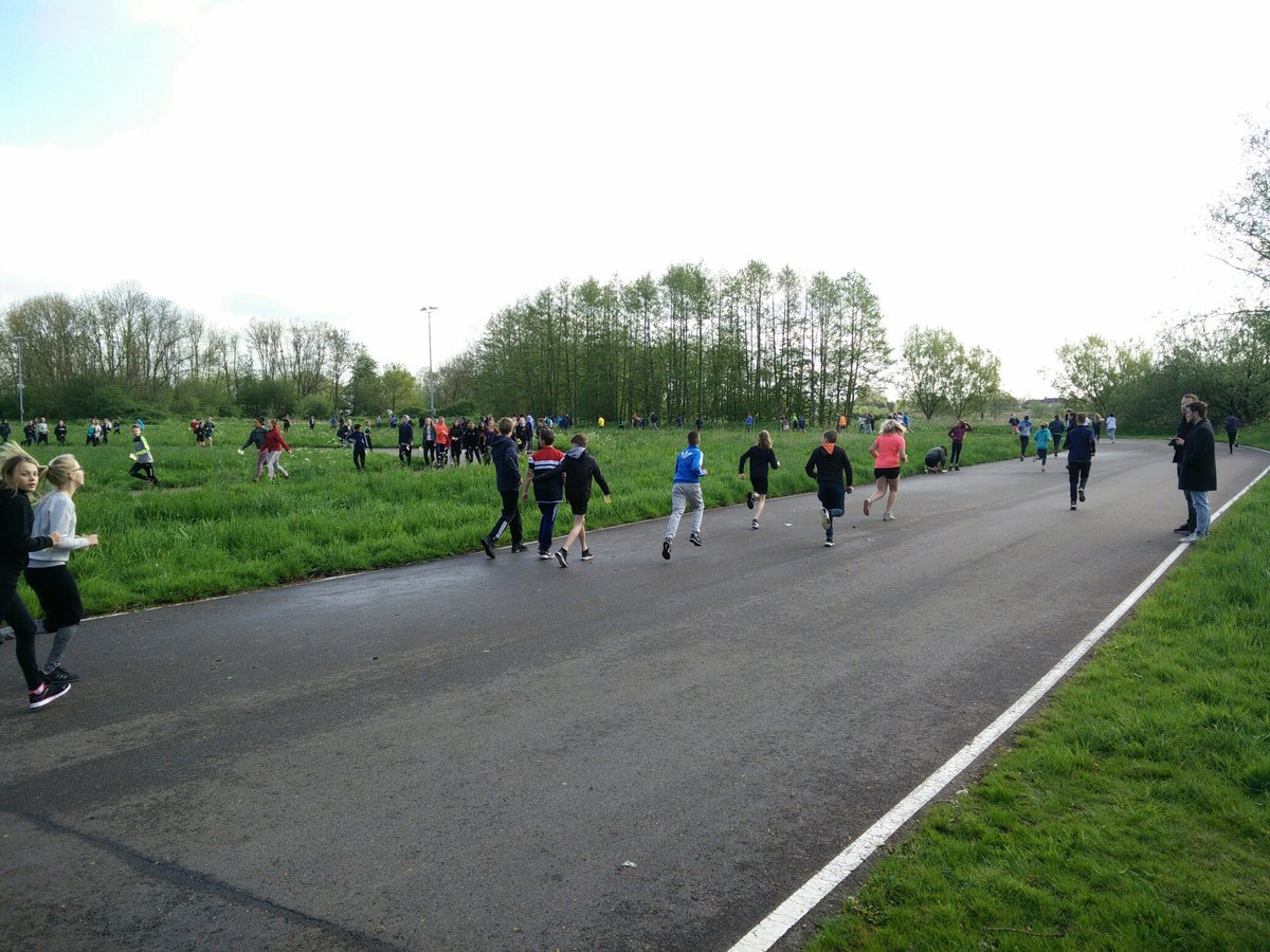 RandolfBroer's tweet image. En we zijn gestart! #roparun #kanker #sponsorloop #running #gouda @gsgleovroman @293_steamwork @Stg_Roparun