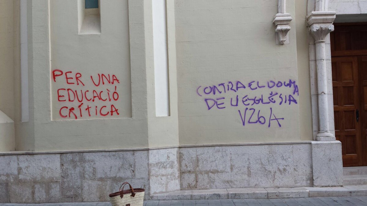 fcesccruanyes's tweet photo. Als incívics autors de les pintades que han aparegut aquest matí a #Figueres els convindria molt anar a una escola exemplar com @EscolapiesFIG @Apaesc_figueres https://t.co/eAMEcv3tpw
