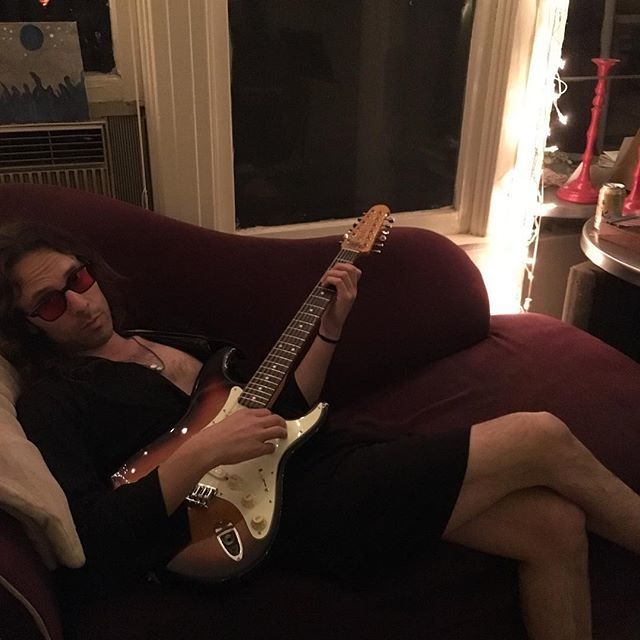 All dressed up and nowhere to go.

#discoheart #hesgotlegs