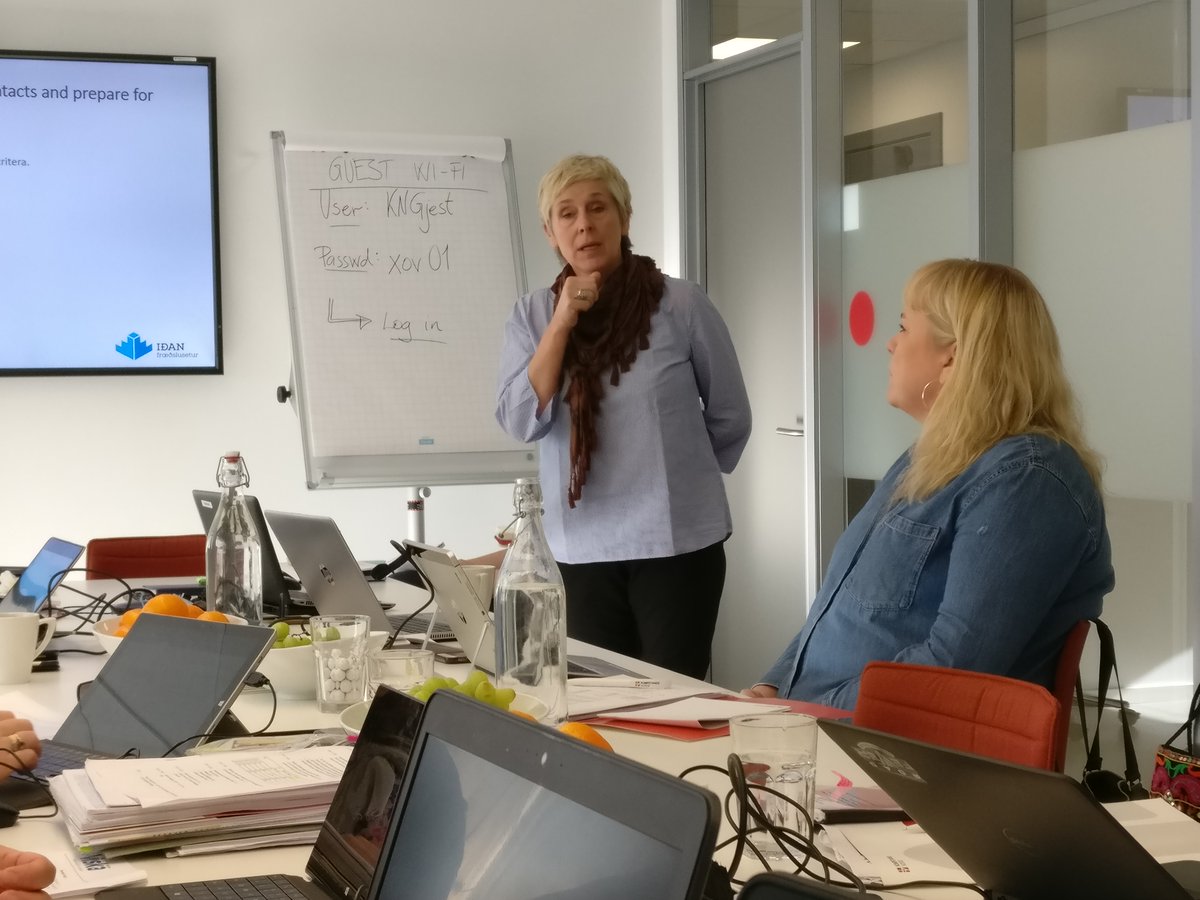 viskaproject's tweet photo. Helen and Rakel of @idanfraedsla explain to the group how the field trials will be organised in IDAN. For more on IDAN, visit https://t.co/LzEUW278ci #viskaproject #oslo #idan https://t.co/xvi0te7GqV