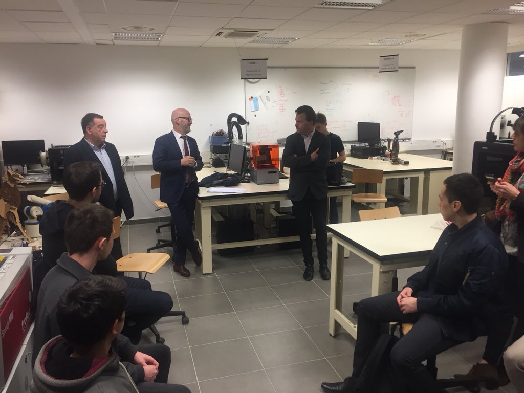 ECEingenieurs's tweet photo. L’ECE Paris dévoile le programme de sa nouvelle spécialisation « Cybersecurite Défensive » en partenariat avec @Orangecyberdef et @microsoftfrance. #ecoledingenieurs #cybersecuritedefensive #eceparisxmicrosoftxorangecyberdefense https://t.co/fiWLndJnA1
