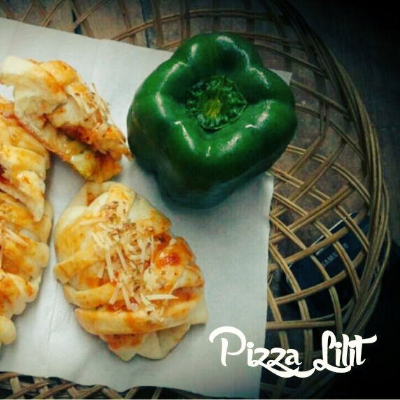 HomadePizza's tweet photo. Pizza Lilit !!!! Brand new menu from HMP #homemadepizza #kuliner_tasik https://t.co/DPY5arUyhQ