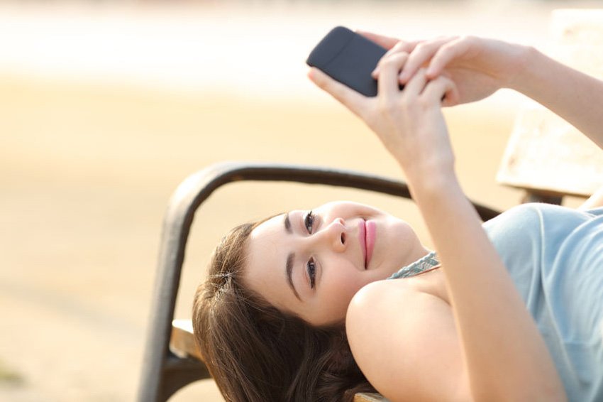 peuterennl's tweet photo. Nieuwe blog van Martine: Mobiele telefoons https://t.co/umwN6Ostmd #pubers #smartfoon #internet #gevaar #ouders https://t.co/bKliIB1MK6