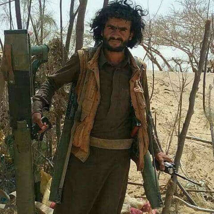 هذا الحوثي عبدالله رضوان اللذي اقتحم بيت علي محسن في سنحان بعداستشهاد الزعيم/اليوم الجيش الوطني طعفرو راسه ياكل جزمات