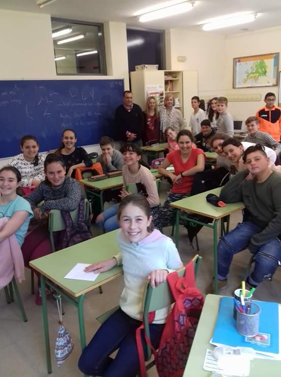 CpXove's tweet photo. Alumnado de sexto de EP  con la escritora asturiana María Luisa Prada Sarasúa, autora del libro El misterioso anacoreta. #Diadellibro https://t.co/y7VONdF5B9