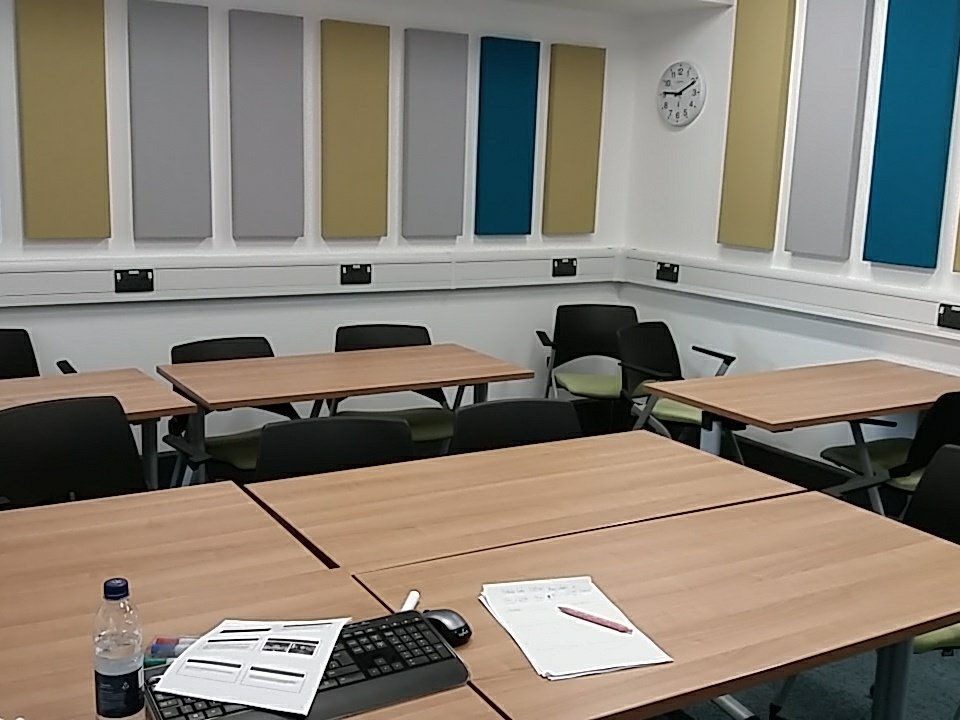 LeahSarahHibbs's tweet photo. How long is long enough to wait before you give up on anyone coming to your 9am seminar? ππ #graveyardshift #9amwhybother #stupidtime #teaching https://t.co/PrMA2VJmU2
