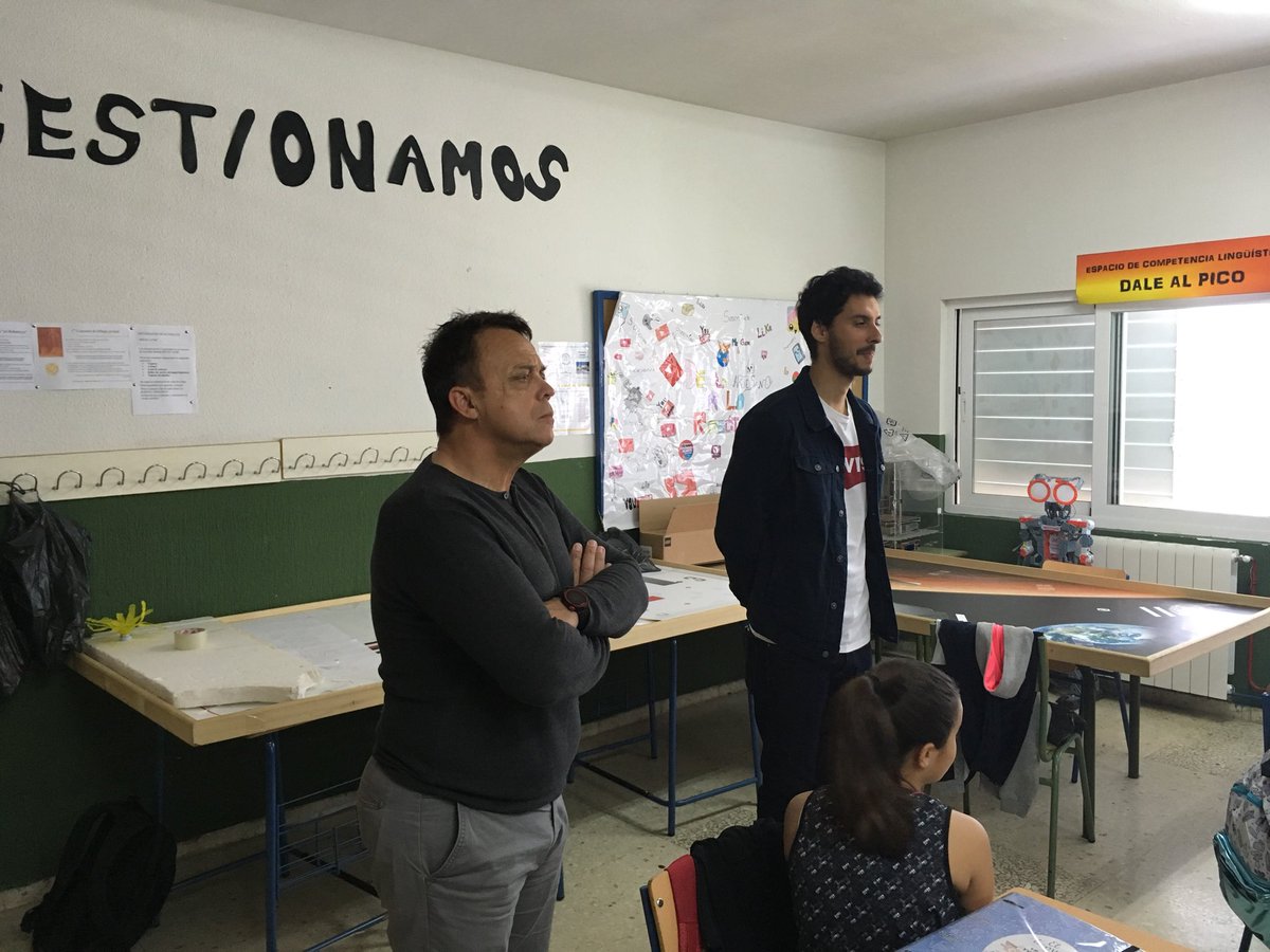 JoseAlberMartin's tweet photo. @GOTiME13 en acción!!!! “En busca de un equipo” para ir a #Marte #marcianosallavamos @EscuelaPBL @PblAtalaya https://t.co/PzaM3RTMzW