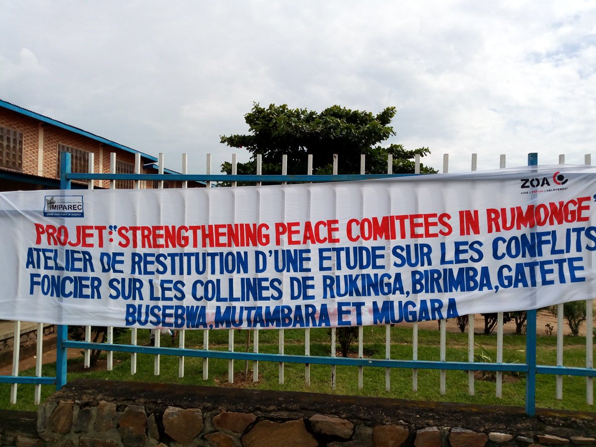 mazambogaspard's tweet photo. #Burundi @dmbonimpa1 @Zoa @Miparec @IzerefmRumonge @CENAProject
La #Miparec présente une étude sur le rôle des comités de paix mis en place dans 6 collines de ka commune de #Rumong pour résoudre les #conflitsfonciers. https://t.co/wHBOj5PpB2