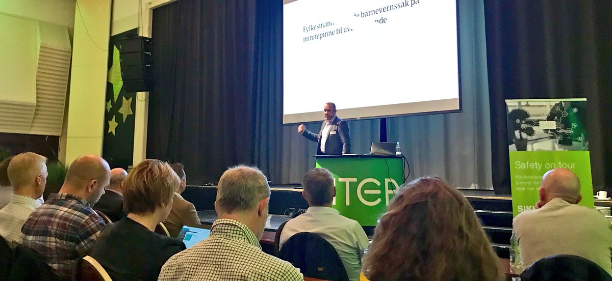 Rådgiver <a href="/JR_Brox/">Jan-Rune Brox</a> Fra <a href="/AteaNorge/">Atea Norge</a> løfter bevistheten til lederne på #SHD18 i Tønsberg med tydlig og god forklaring rundt risikostyring. Handler om å sette riktig tiltak på riktig sted👍 Mål unngå å gå på en «smell» omdømme er viktig for de fleste...
<a href="/RoarStorm/">Roar Storm</a> @HeleneRobstad