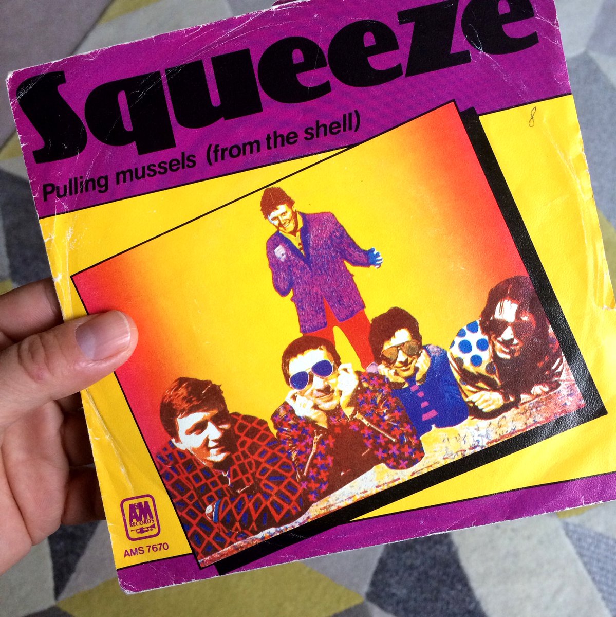 packetofthree's tweet photo. Pulling Mussels (From the Shell) in an alternate picture sleeve pressed in Holland. A very unusual find. #squeeze #difford #tilbrook #vinylcollection https://t.co/Oui13Y9t2g