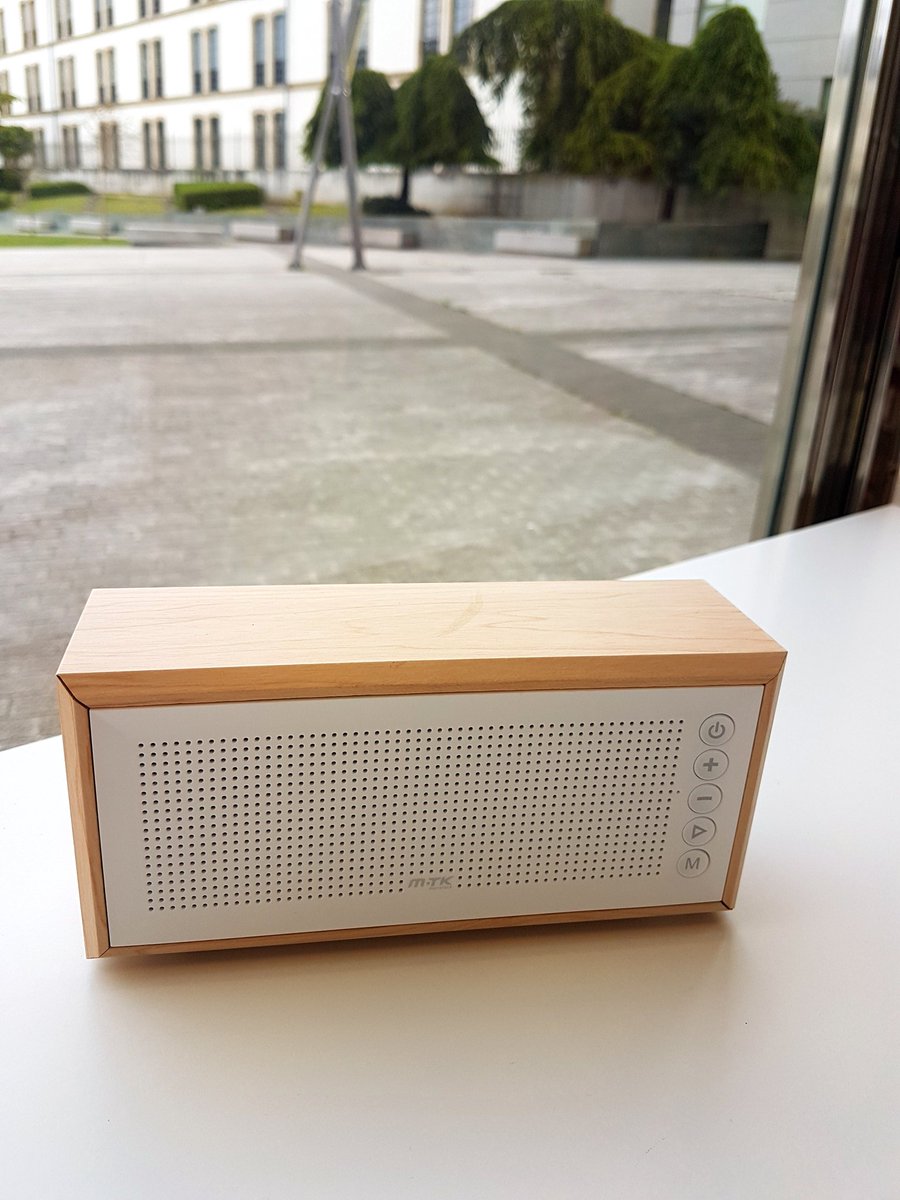 piqmoo's tweet photo. 🔊 Que les parece este altavoz al mejor estilo retro?? Podras disfrutar de un sonido de calidad sin perder el aspecto old school. #MicroSD #USB #Inalambrico #Piqmoo🚀 #Lugo #ServicioTecnico🛠 https://t.co/3hQatfnjrR
