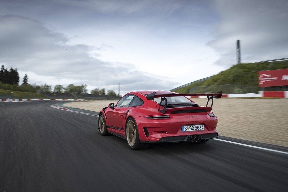 autocar's tweet photo. The new Porsche 911 GT3 RS is an "intoxicating farewell to the current generation that redefines just how brilliant a driver's Porsche can be" ★★★★★ https://t.co/L4xfyt2BtM