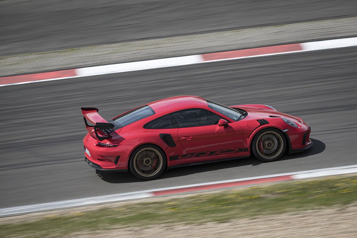 autocar's tweet photo. The new Porsche 911 GT3 RS is an "intoxicating farewell to the current generation that redefines just how brilliant a driver's Porsche can be" ★★★★★ https://t.co/L4xfyt2BtM