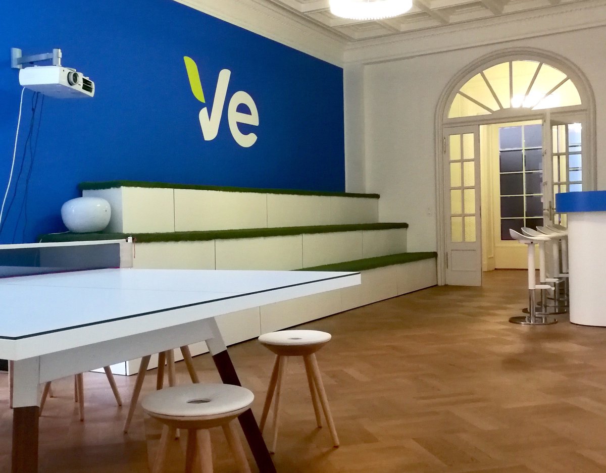 Ve_DACH's tweet photo. Hiring! 🏓 Unsere Tischtennisplatte in der Lounge sucht noch nach neuen Mitspielern: https://t.co/GS5o3uaEIQ Und ja, Meetings halten wir hier auch 😉 #hiring #job #jobopening #berlin #joberlin https://t.co/QDsaSl1yt5