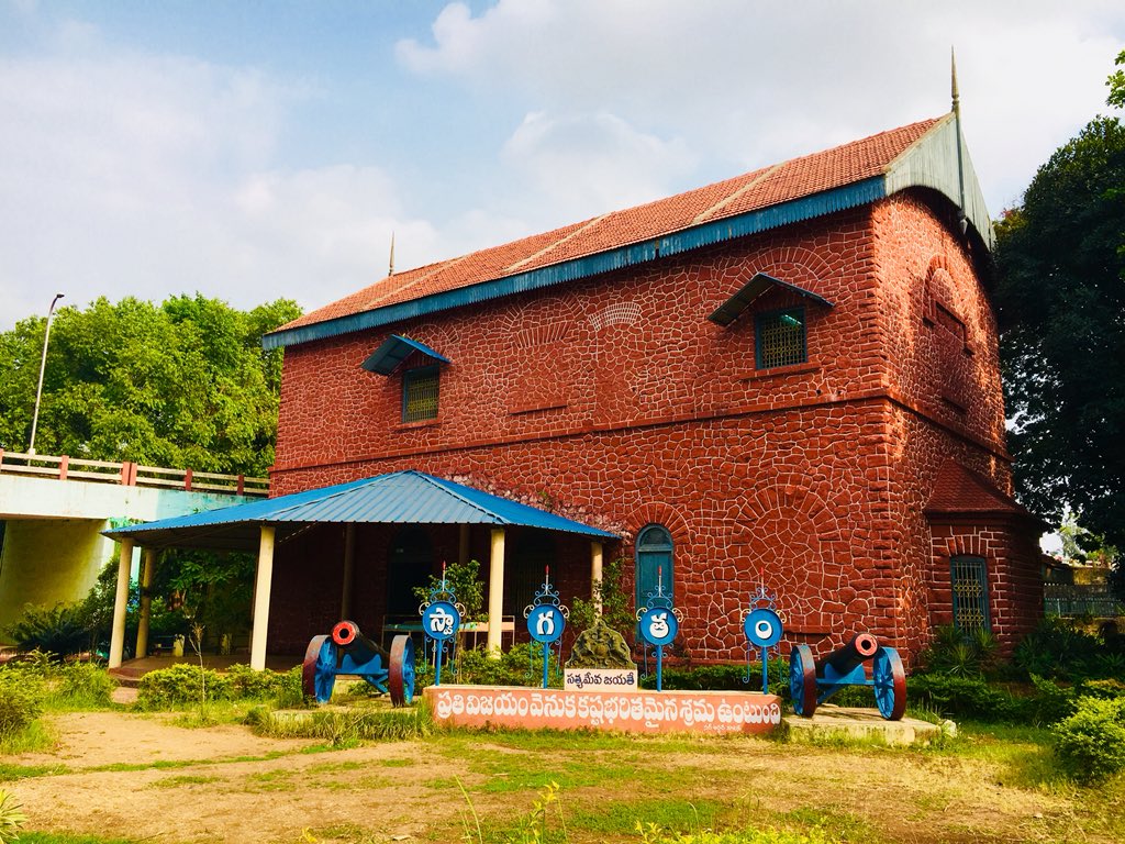 authorbhuban's tweet photo. #Rajahmundry a city that was once under #DutchRule and then with #British is known for it’s vibrant History It is also the #CulturalCapital of #AndhraPradesh Lots to see and lots to explore in this holy city @Tourism_AP #BEaTRAVELLER https://t.co/7OC1qFRvfz