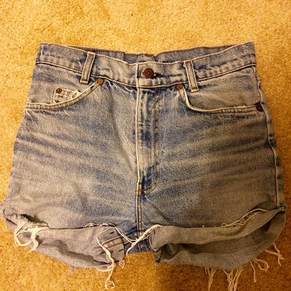 MichelleLFrench's tweet photo. So good I had to share! Check out all the items I'm loving on @Poshmarkapp #poshmark #fashion #style #shopmycloset #robinpiccone #levis: https://t.co/P7Kkbncrr5 https://t.co/WAk4dlTTIa