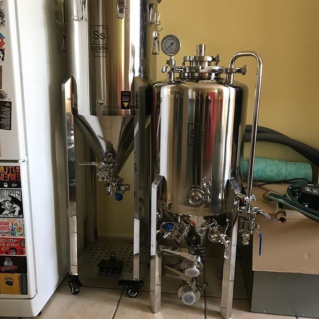FlightBrosBrew's tweet image. RT @7floorbrewing: New fermenter! #ssbrewtech 14gal unitank. #homebrewing #unitank #fermenter #craftbeer ift.tt/2Ki06iP
