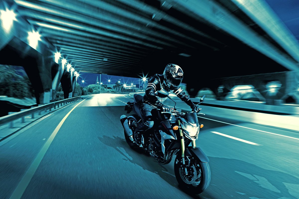 Мотоцикл бмв черный. Yamaha r1 покатушки. Мочь р 6. Yamaha r1 неон. Yamaha fz 1200.