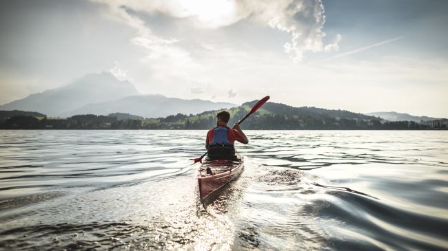 WWF_Svizzera's tweet image. Hai voglia di vivere un'avventura in canoa sul Lago dei Quattro Cantoni? Partecipa al nostro concorso fotografico #forgenerationstocome su Instagram e vinci un tour per 2 persone da @myswissland. instagram.com/wwf_ch/