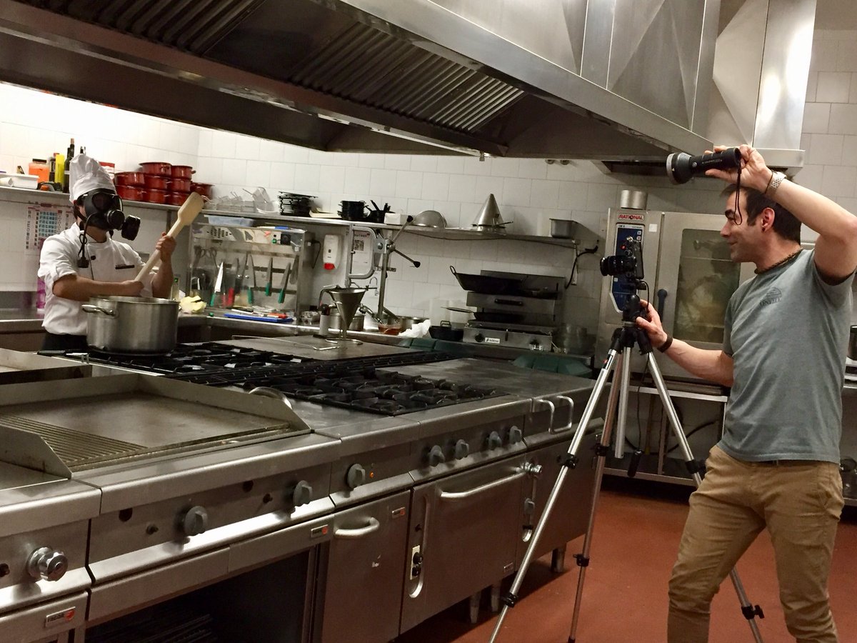 largaexposicion's tweet photo. Making off con Ledlenser Mt-18
“The cook of Syria” https://t.co/vI7ULyaft9