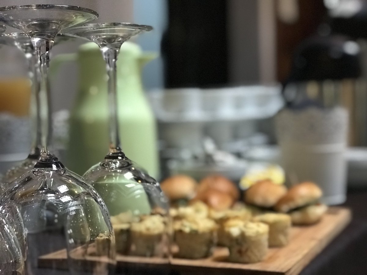 FundacionDISA's tweet photo. Todo preparado para que comience el desayuno con becarios y entidades del proyecto #DISAEmplea🍓☕️
#FundaciónDISA https://t.co/CHFOwk87zt