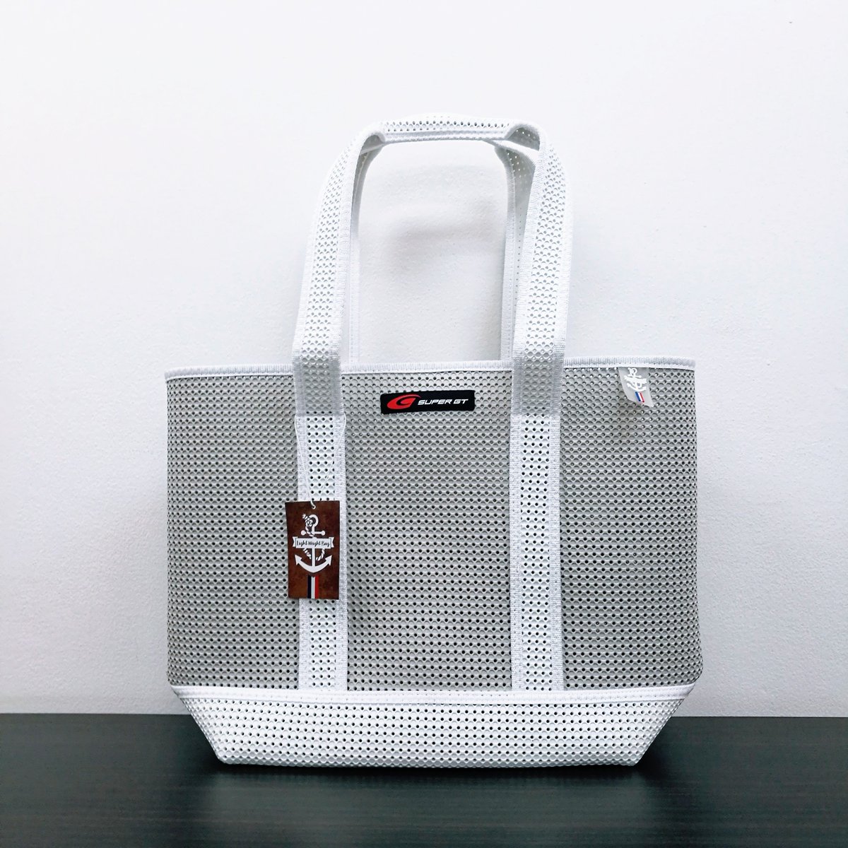 公式 Supergt Official Na Twitterze Rd 2富士オフィシャルショップ情報 Super Gt Light Tote Bag 価格 3 800円 税込 水や汚れに強く 軽くて丈夫な素材のトートバッグ 収納力抜群で 観戦アイテムの持ち運びに最適です グッズ最新情報は