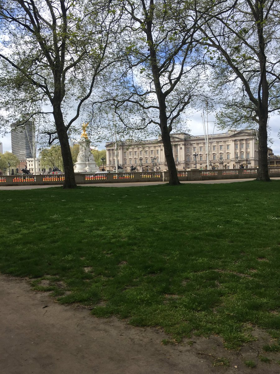 SiwanH's tweet photo. Ar fy ffordd i brofiad gwaith #amgueddfeydd #borebraf On my way to my placement @Museumsed_IOE #museums #springsunshine #notabadcommute https://t.co/kiQU1C2Yw9