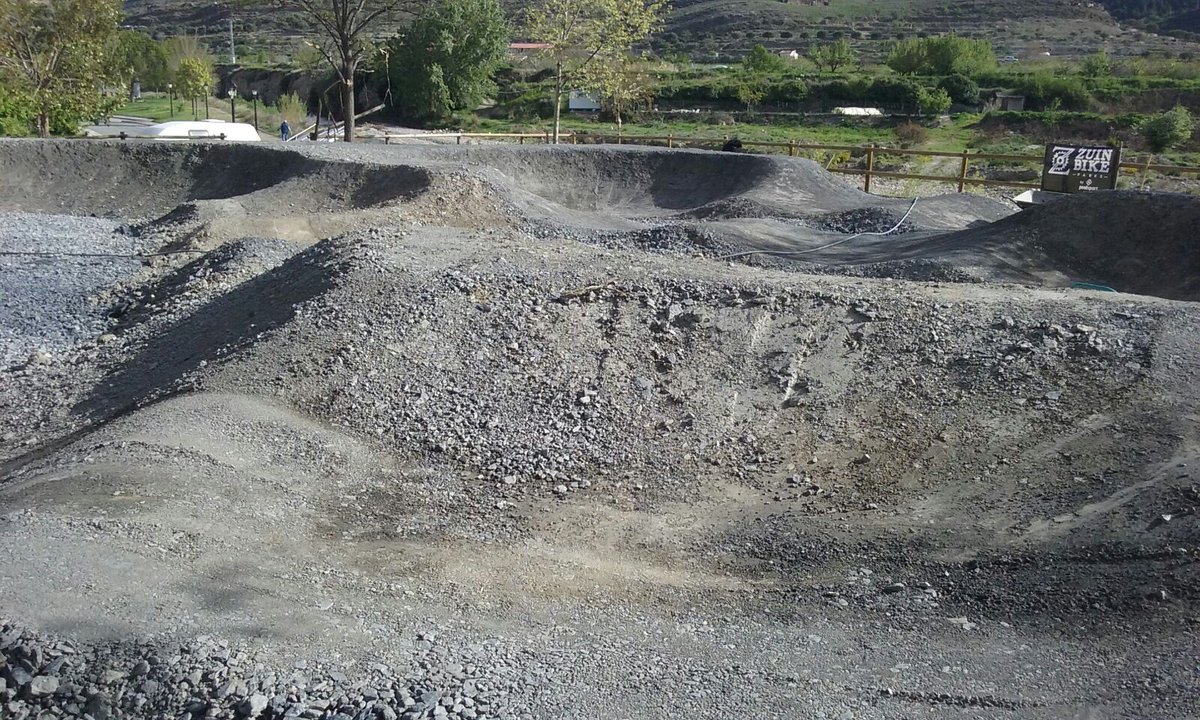 zuin_bikeparks's tweet photo. ¡Las obras de Igea avanzan rápidamente! Nuestros técnicos están haciendo un trabajo brutal para que pronto podamos disfrutarlo. ¡Pura pasión sobre ruedas!
#SomosZuinBikeparks #SomosPasionSobreRuedas #IgeaPumptrack #OriginalPumptrackConcept #Poolsport #GoTeam https://t.co/AIEzAC0cbD