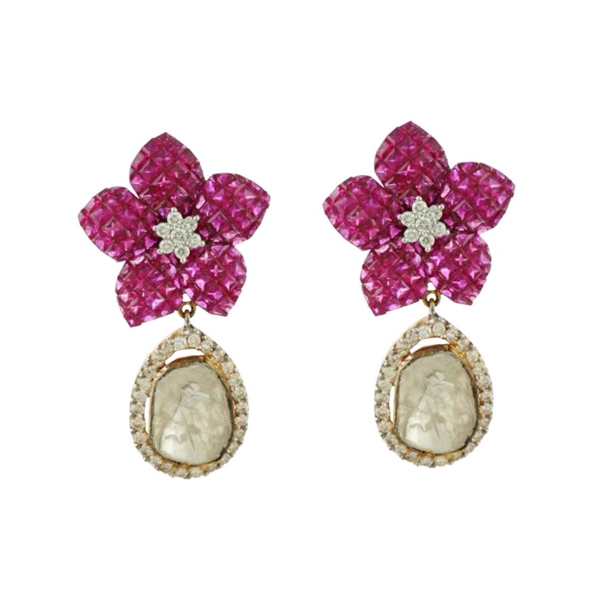 jewelsbypreeti's tweet photo. #Elegant #uncut #polki #diamonds #earring from our latest #collection set well in 22kt #gold studded with #invisiblesetting of #ruby and #diamonds #latesttrend #classypiece #designerjewellery #jewellerygram #jbpworld #traditional https://t.co/Sof1C0Gz9V