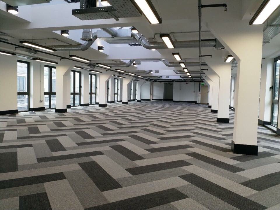 AJRaisen's tweet image. 👀 

@Bruntwood_UK Manchester have installed a selection of planks and tiles at the Exchange 

The exposed services and industrial design really suit the new Works Flow Collection

#design #interiors #flooring #OfficeDesign