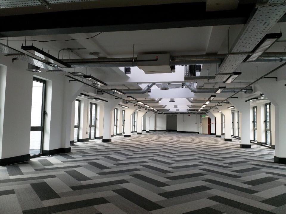 AJRaisen's tweet image. 👀 

@Bruntwood_UK Manchester have installed a selection of planks and tiles at the Exchange 

The exposed services and industrial design really suit the new Works Flow Collection

#design #interiors #flooring #OfficeDesign