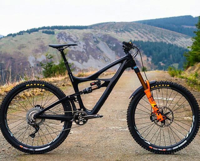 ibiscyclesuk's tweet photo. @lewisbuchanan48 has a #MojoHd4 in the house! Want to get set up like a Pro? Rumour is the Pro rider will be sharing his!
#ibiscycles #ibscycleuk #ibisbike #ibishd4 #hd4 #foxfloats #hssuspension #mucoff #bike #shimano #mtb #mtbuk #mountainbiking #mountainbikinguk #mtbcommunity https://t.co/H00uBgRugz
