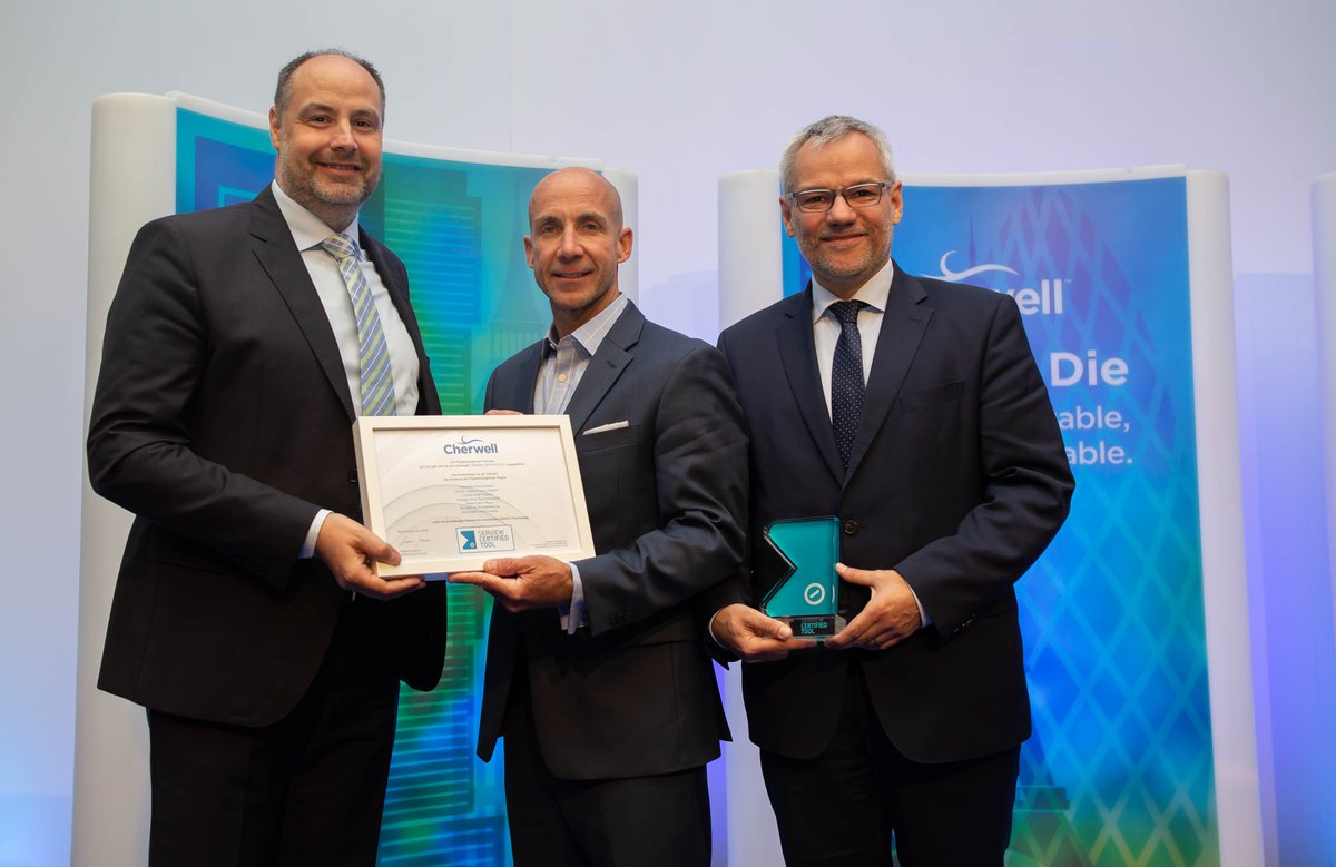 UkCherwell's tweet photo. #tbt to #CherwellConference when we received the @Serview Certification for Project &amp; Portfolio Management! Whoo hoo 🙌  Thank you #Serview, Michael Kresse &amp; Markus Bause, we are honored. #ITMS #EMEA2018 https://t.co/8TOHT7Mg3W
