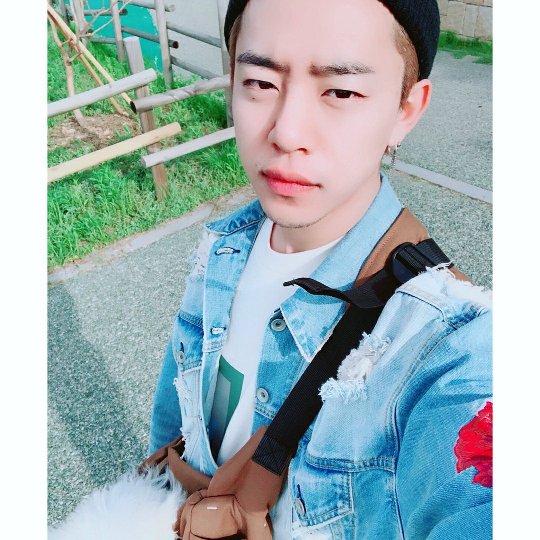 transforbap's tweet photo. 180426 Daehyun [Instagram]

Everyone have a delicious dinner ! #baby

https://t.co/Jz8jMKh2Fh https://t.co/00oTyDwhdQ