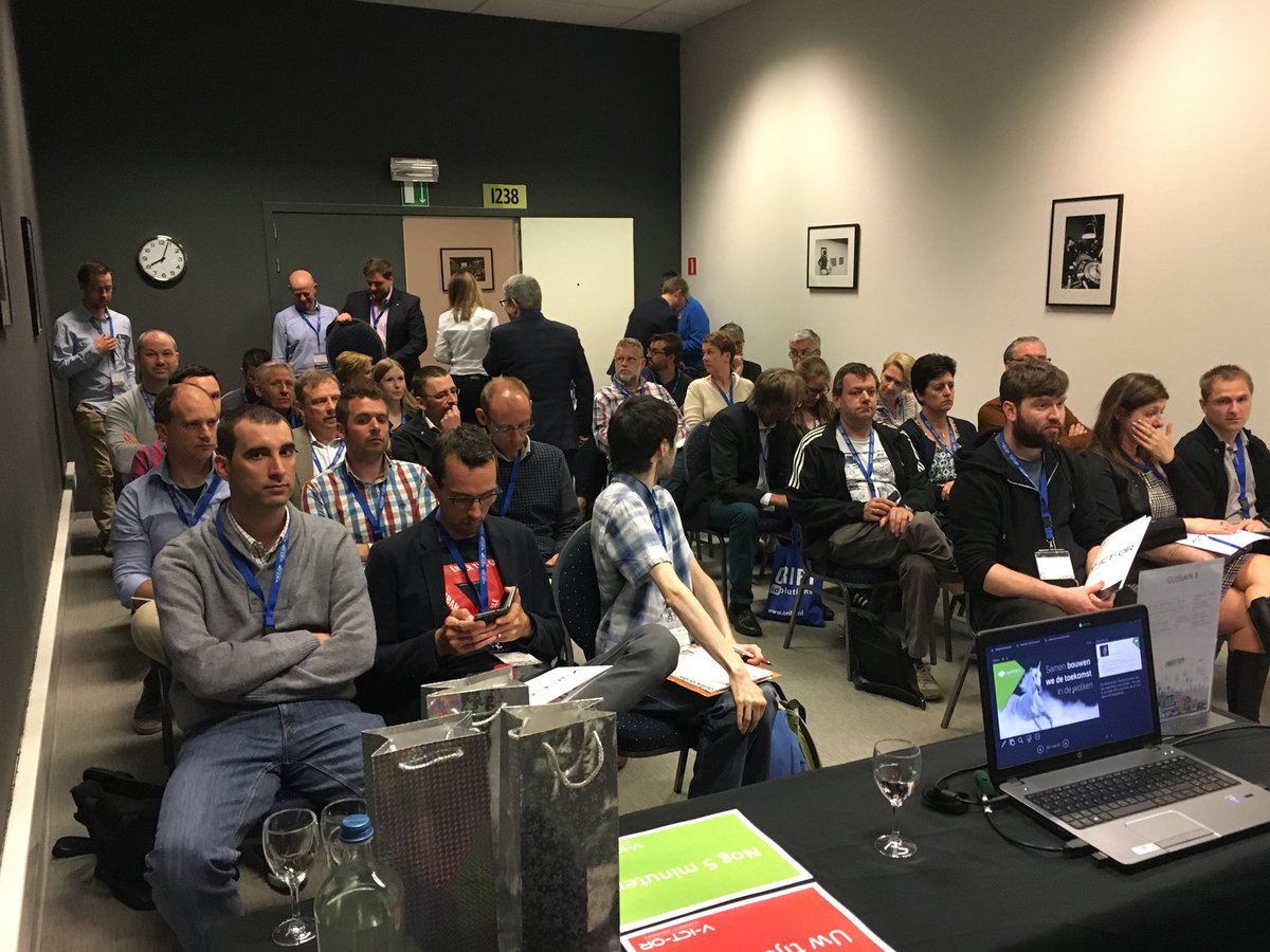 WortellBE's tweet photo. Full house tijdens onze eerste sessie over vernieuwend samenwerken met O365! Er kan helaas niemand meer bij. Deze namiddag kan je wel nog komen tooghangen tijdens het Praatcafé! #ShoptIT18 @V_ICT_OR https://t.co/h8oxN0I3Yy