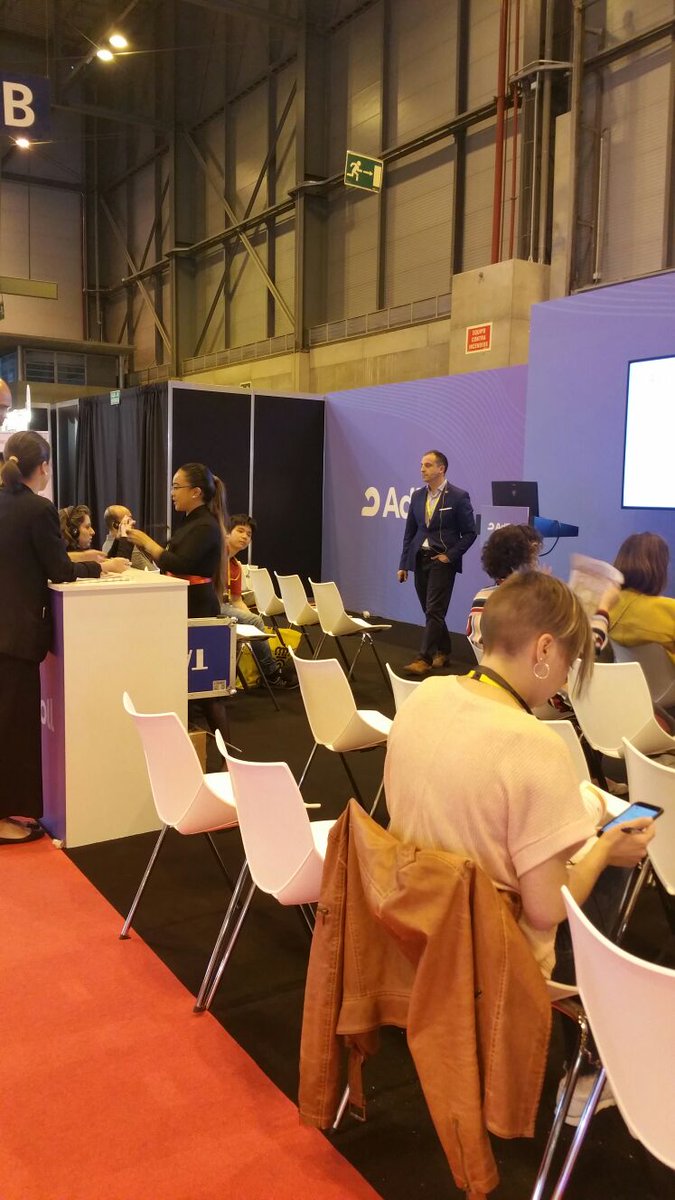 Preparados, listos, ya! Que guapos estamos para salir en prensa, no pienso meter tripa 😄😄 #omexpo #OMExpo18 #OMExpo2018 #ifema #robotique #robotics #robot #Enkirobot #Enki