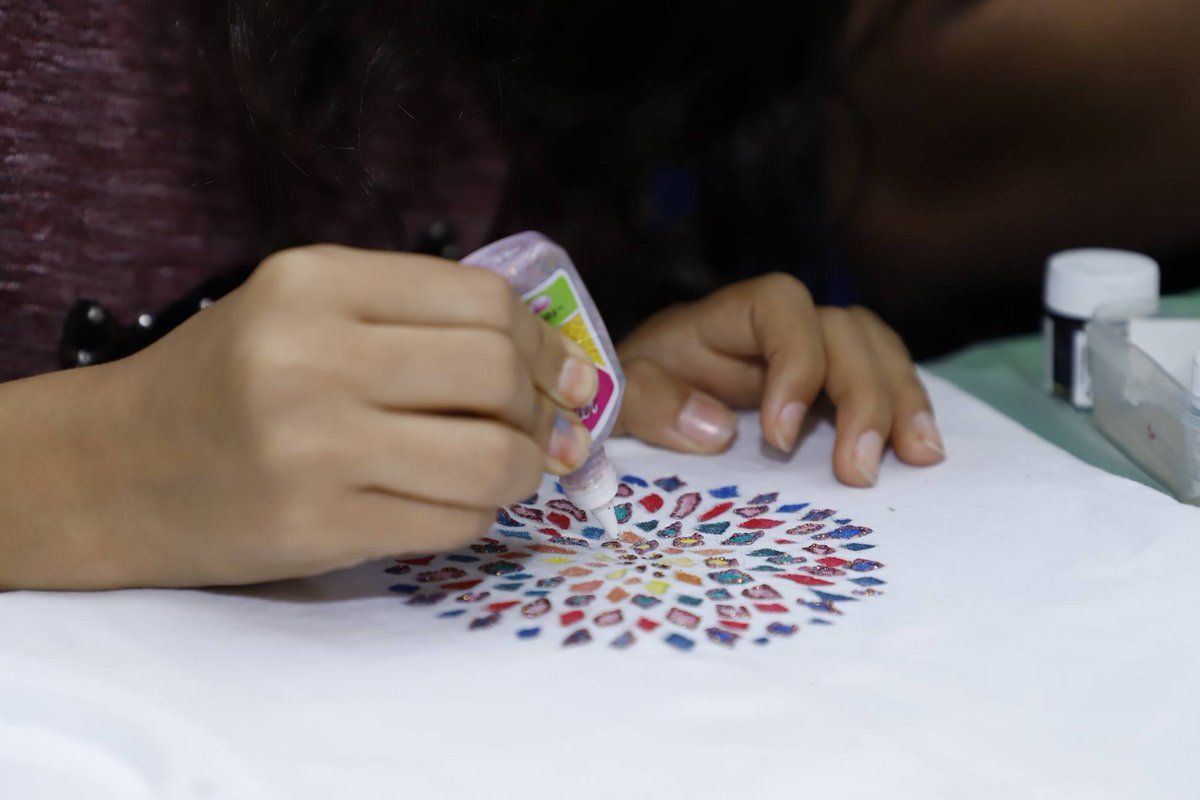 puneinifd's tweet photo. #Foundation batch #creative students #Learning is fun # workshop on #lampshades#doodling#fabric painting #inifddeccan#myinifd
#fashionstylist #fashionmagazine #fashionlover #fashionpria #fashionicon #love #style #ootdmakeup #fashionblogg #ootd #beautyagree #confession #designers https://t.co/bNbKESdS4v