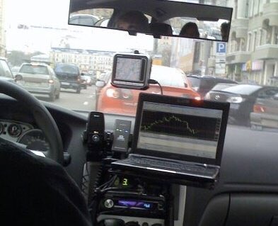 elinaribakova's tweet photo. A taxi in Moscow, during our short ride the driver traded some JPY @natashadoff @AndrianovaAnna @whitegl @tggrove https://t.co/F6P2YXbnOt